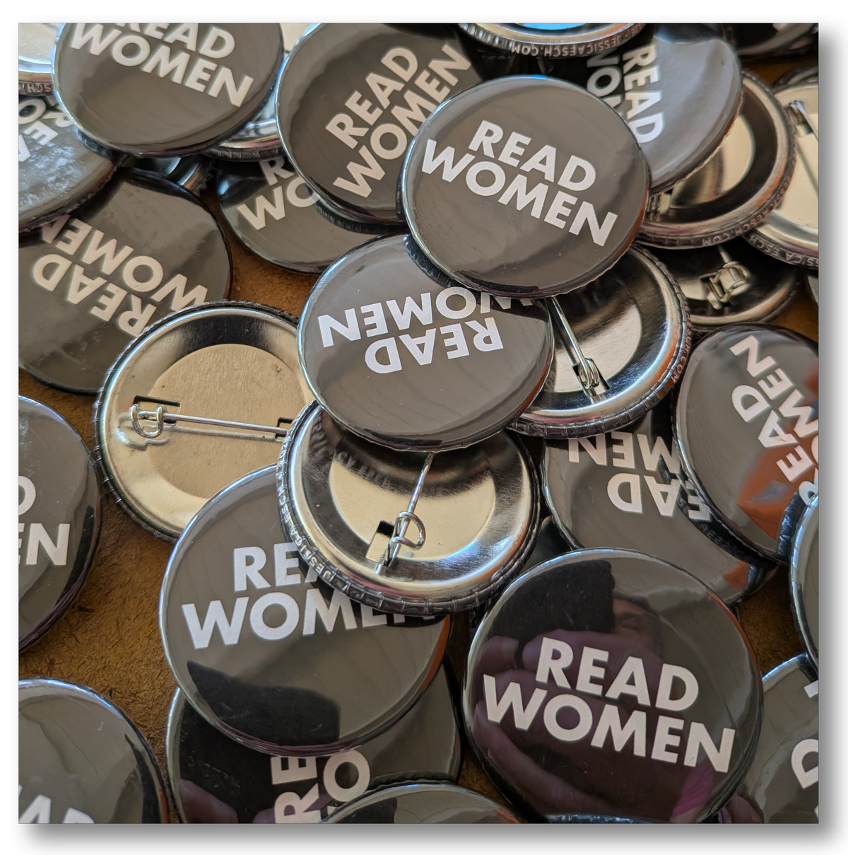 Read Women Pin